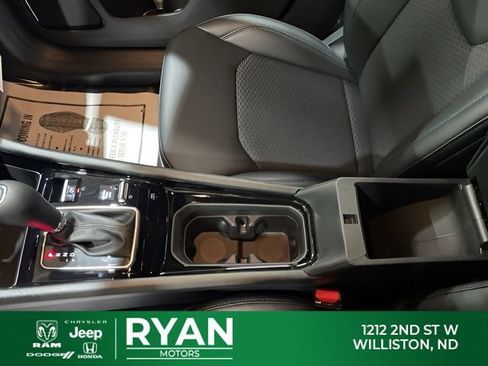 New 2026 Jeep Compass Latitude AWD/4WD image 33