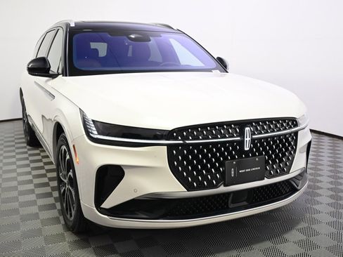 New 2026 Lincoln Nautilus Reserve image 9