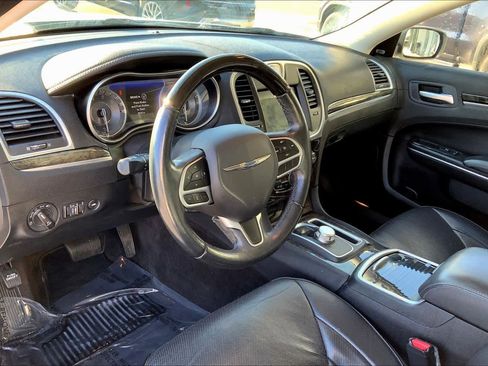 Used 2018 Chrysler 300 Limited image 16