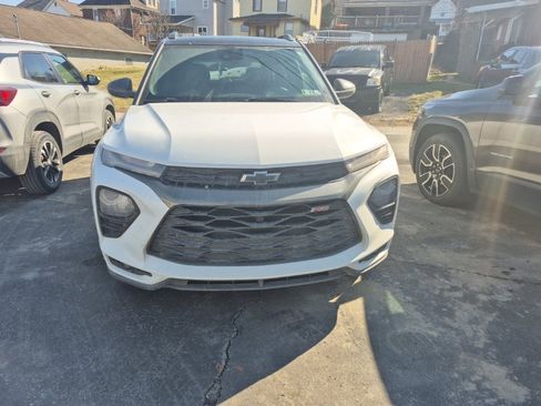 Used 2022 Chevrolet TrailBlazer RS w/ Sun and Liftgate Package image 2