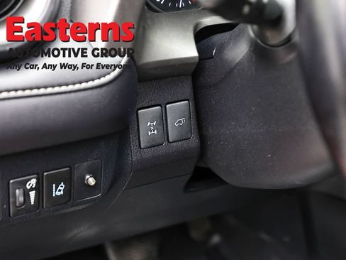 Used 2017 Toyota RAV4 XLE AWD/4WD image 20