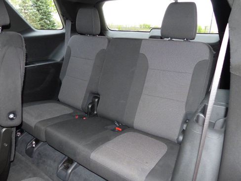 Used 2022 Chevrolet Traverse LT FWD image 29