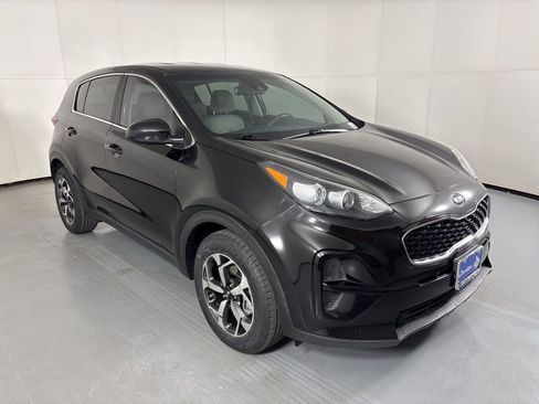 Used 2022 Kia Sportage LX FWD image 2