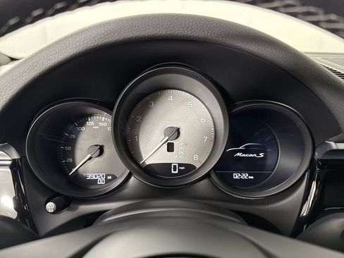 Certified 2022 Porsche Macan S AWD/4WD image 37