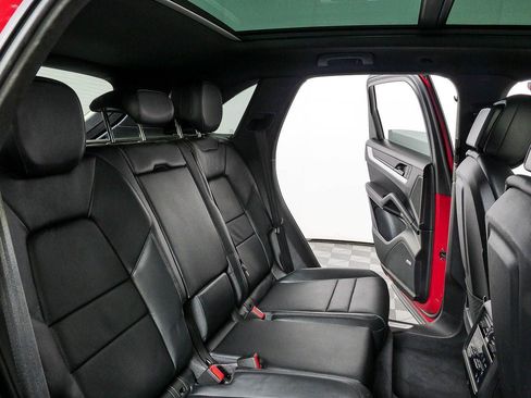 Certified 2024 Porsche Cayenne AWD/4WD image 24