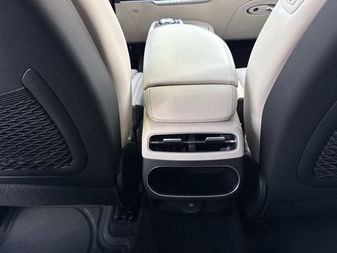 Used 2025 Genesis GV70 2.5T w/ Select Package image 17