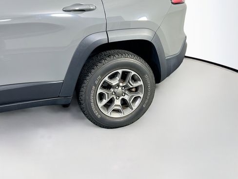 Used 2022 Jeep Cherokee Trailhawk w/ Premium Leather Package image 29