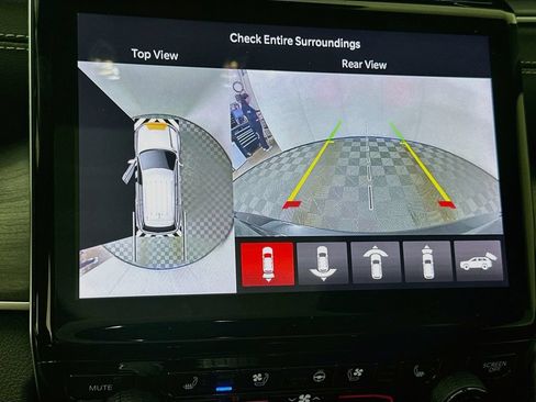 Used 2024 Jeep Grand Cherokee Limited w/ Luxury Tech Group II AWD/4WD image 13