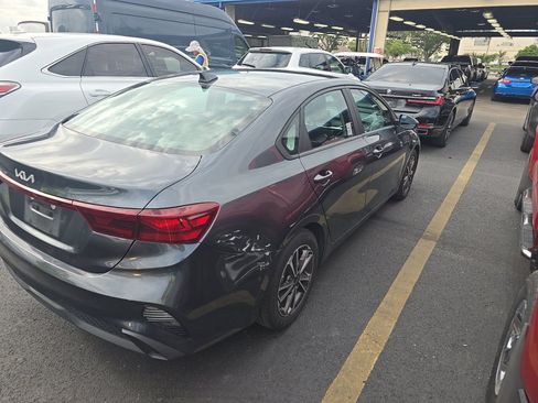 Used 2022 Kia Forte LXS FWD image 6