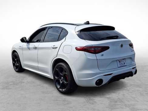 Used 2023 Alfa Romeo Stelvio Veloce AWD/4WD image 3