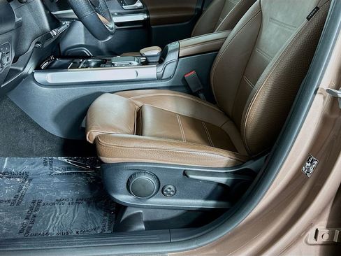 Used 2022 Mercedes-Benz GLB 250 image 22