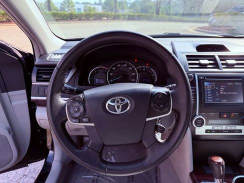 Used 2012 Toyota Camry XLE image 16