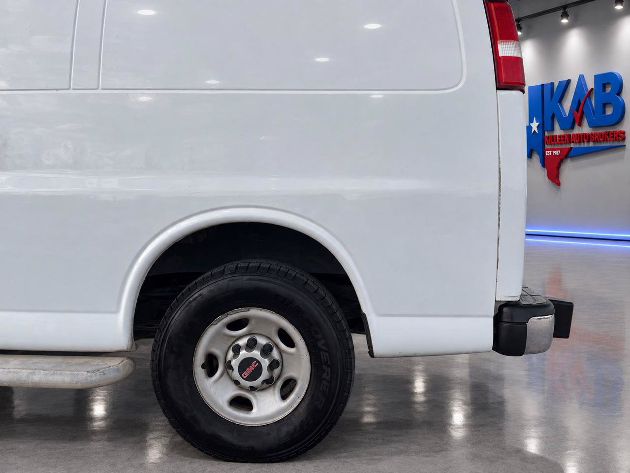 Used 2014 GMC Savana 2500 RWD image 18