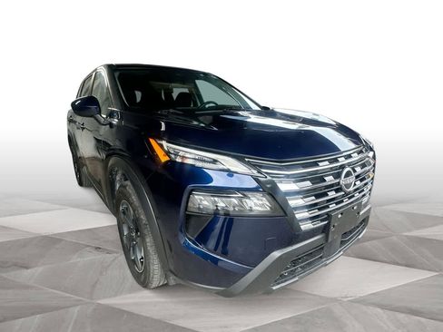 Used 2025 Nissan Rogue SV FWD image 2