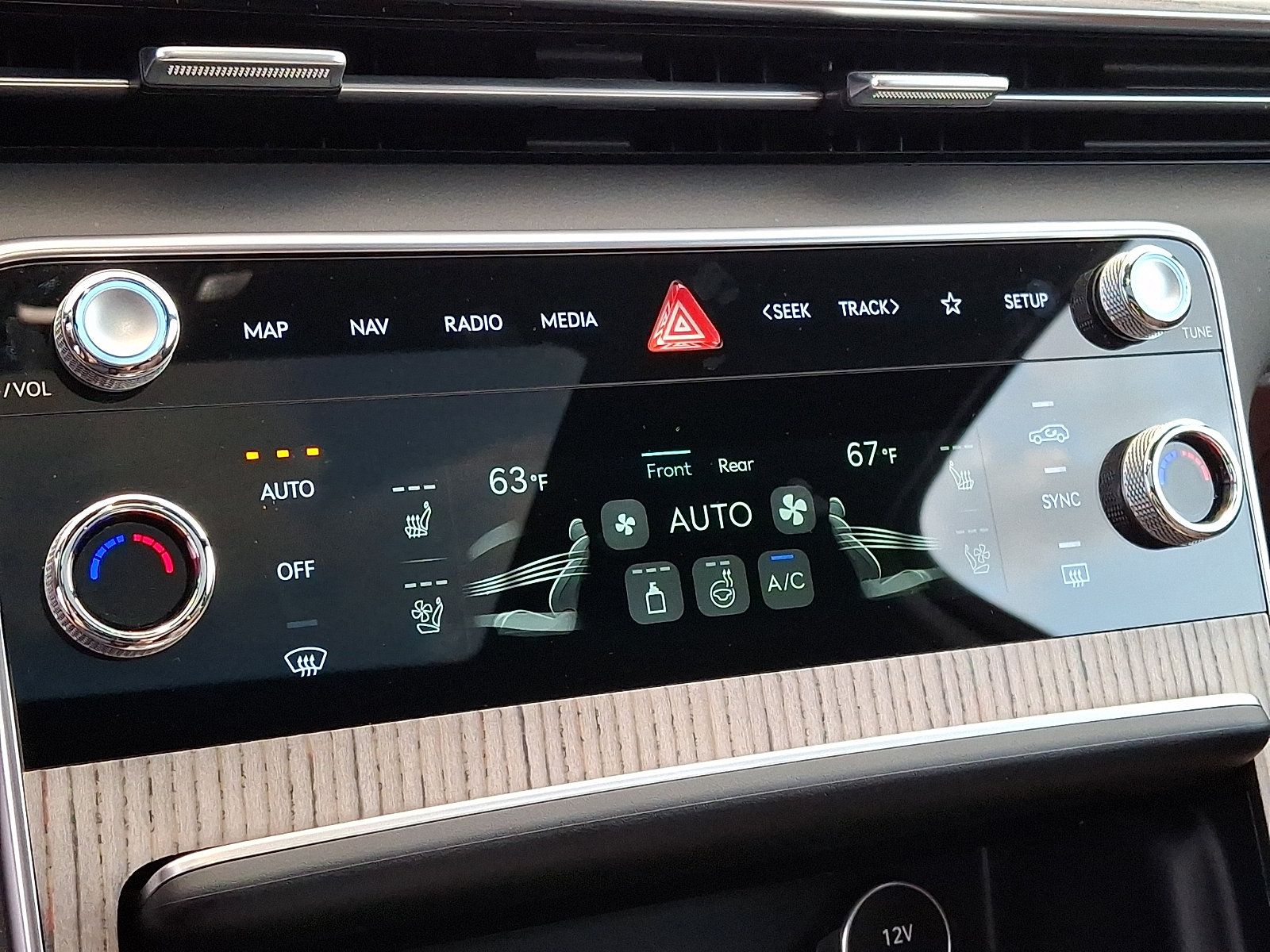 Certified 2025 Genesis GV80 3.5T Prestige AWD/4WD image 20