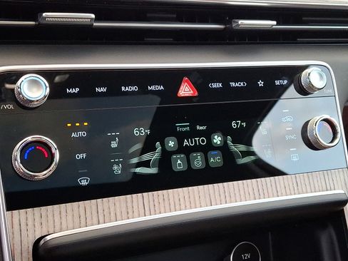 Certified 2025 Genesis GV80 3.5T Prestige AWD/4WD image 20