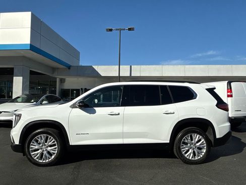 Used 2024 GMC Acadia Elevation image 5