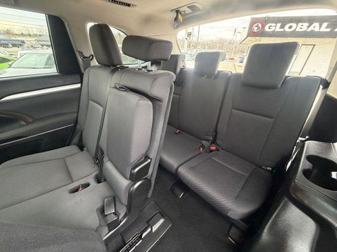 Used 2018 Toyota Highlander LE image 12