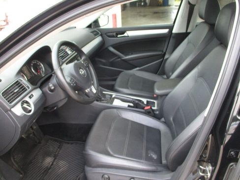 Used 2013 Volkswagen Passat 2.5 SE FWD image 25