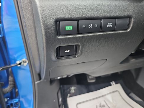 Used 2025 Nissan Sentra SV FWD image 29