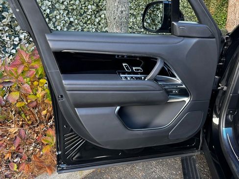 New 2025 Land Rover Range Rover SE image 8