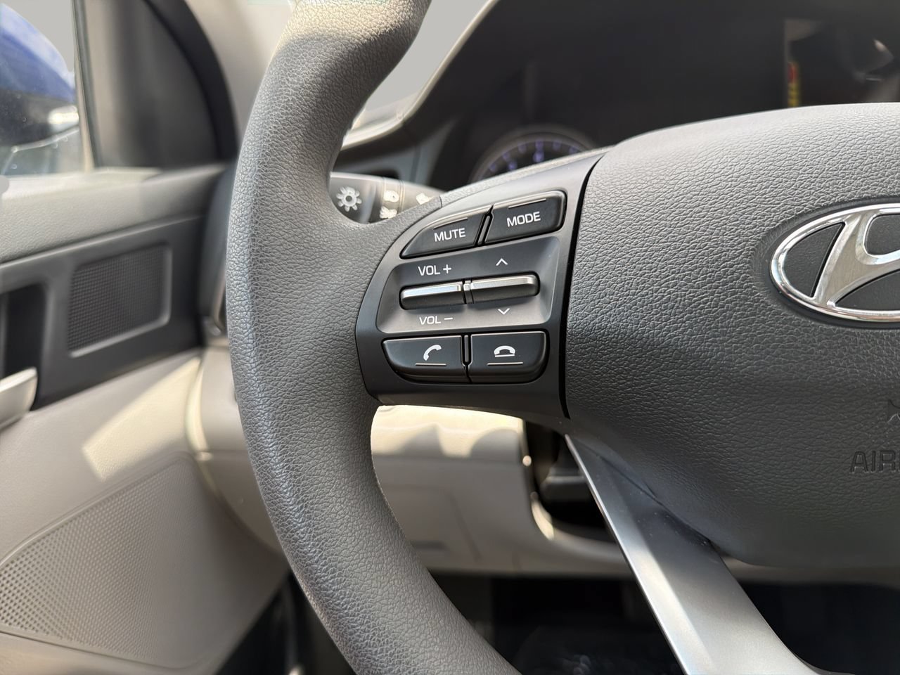 Used 2020 Hyundai Elantra SE FWD image 25