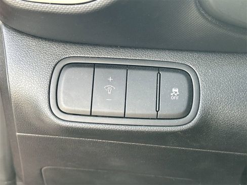 Certified 2023 Hyundai Venue SEL image 24