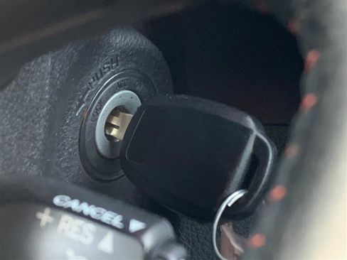 Used 2017 Toyota Camry SE image 20