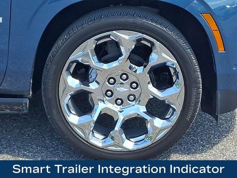 Used 2025 Chevrolet Suburban High Country AWD/4WD image 28