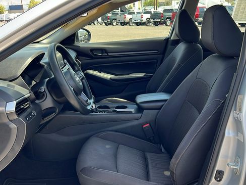 Used 2024 Nissan Altima 2.5 S FWD image 27