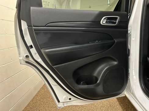 Used 2020 Jeep Grand Cherokee Altitude AWD/4WD image 14