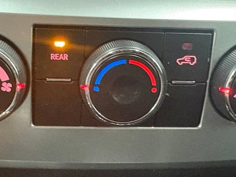 Used 2015 GMC Acadia SLE AWD/4WD image 24