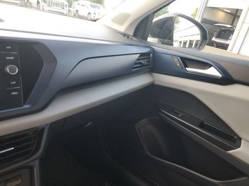 Used 2022 Volkswagen Taos SE FWD image 25