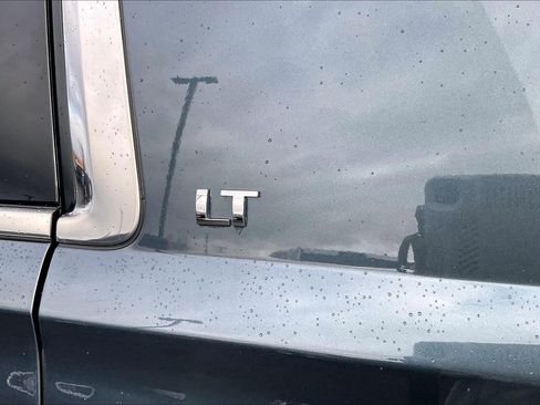 Used 2019 Chevrolet Suburban LT w/ Luxury Package image 14