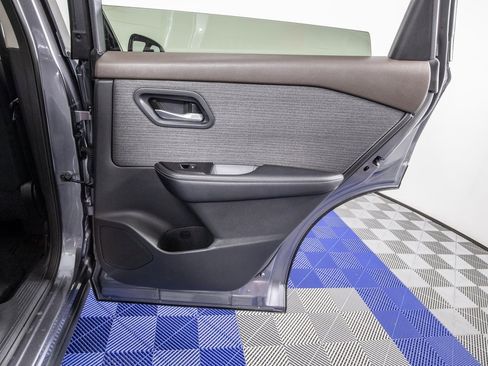 Used 2022 Nissan Rogue SV image 16