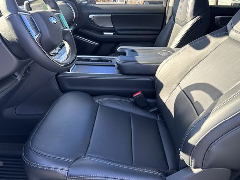 New 2025 Ford Expedition Platinum w/ Driver's Package image 9