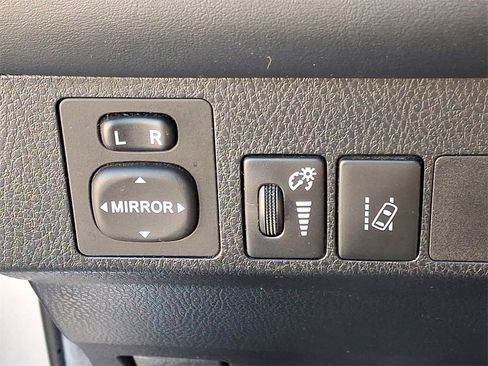 Used 2018 Toyota RAV4 Limited image 27