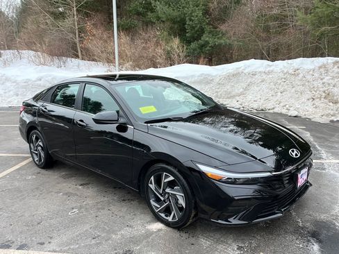 Used 2025 Hyundai Elantra SEL image 7