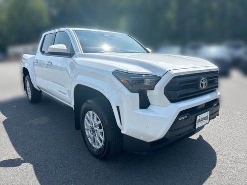 Used 2024 Toyota Tacoma SR5 AWD/4WD image 2