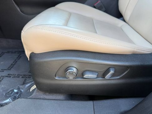 Used 2025 Cadillac XT4 Premium Luxury FWD image 10