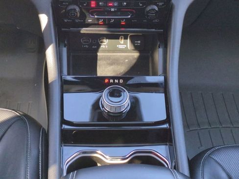 Used 2023 Jeep Grand Cherokee Limited w/ Luxury Tech Group II image 18