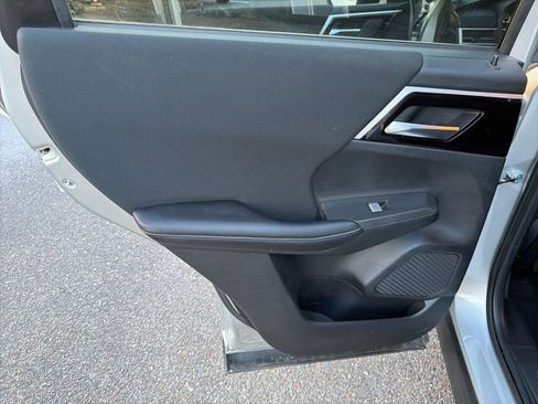 Used 2022 Mitsubishi Outlander ES image 16