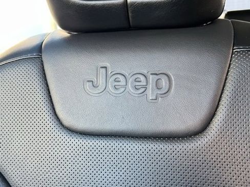 Used 2023 Jeep Cherokee Altitude Lux image 15