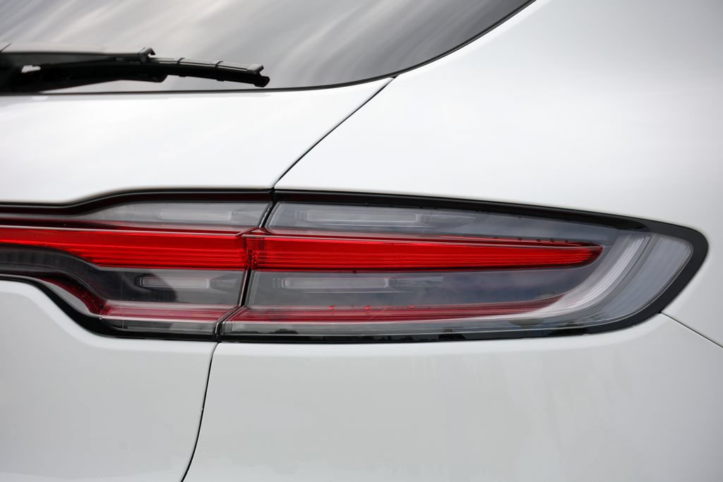 Certified 2026 Porsche Macan AWD/4WD image 31