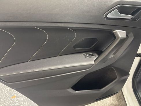 Used 2024 Volkswagen Tiguan SE R-Line image 11