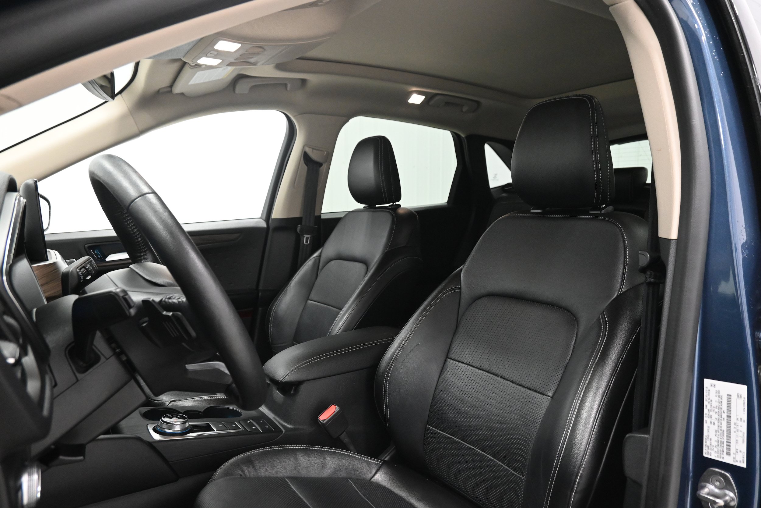 Used 2020 Ford Escape Titanium w/ Titanium Premium Package 2.0 AWD/4WD image 6