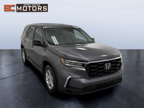Used 2023 Honda Pilot LX image 7