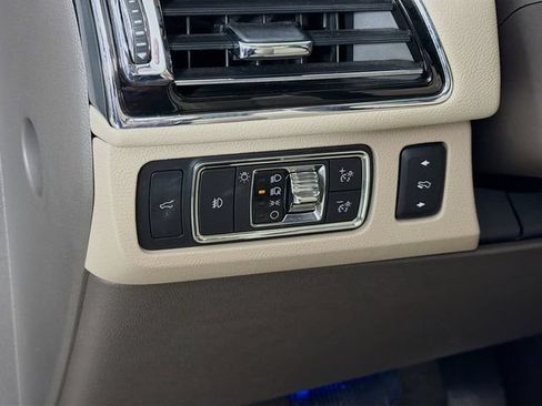 Used 2022 Lincoln Navigator Reserve AWD/4WD image 12