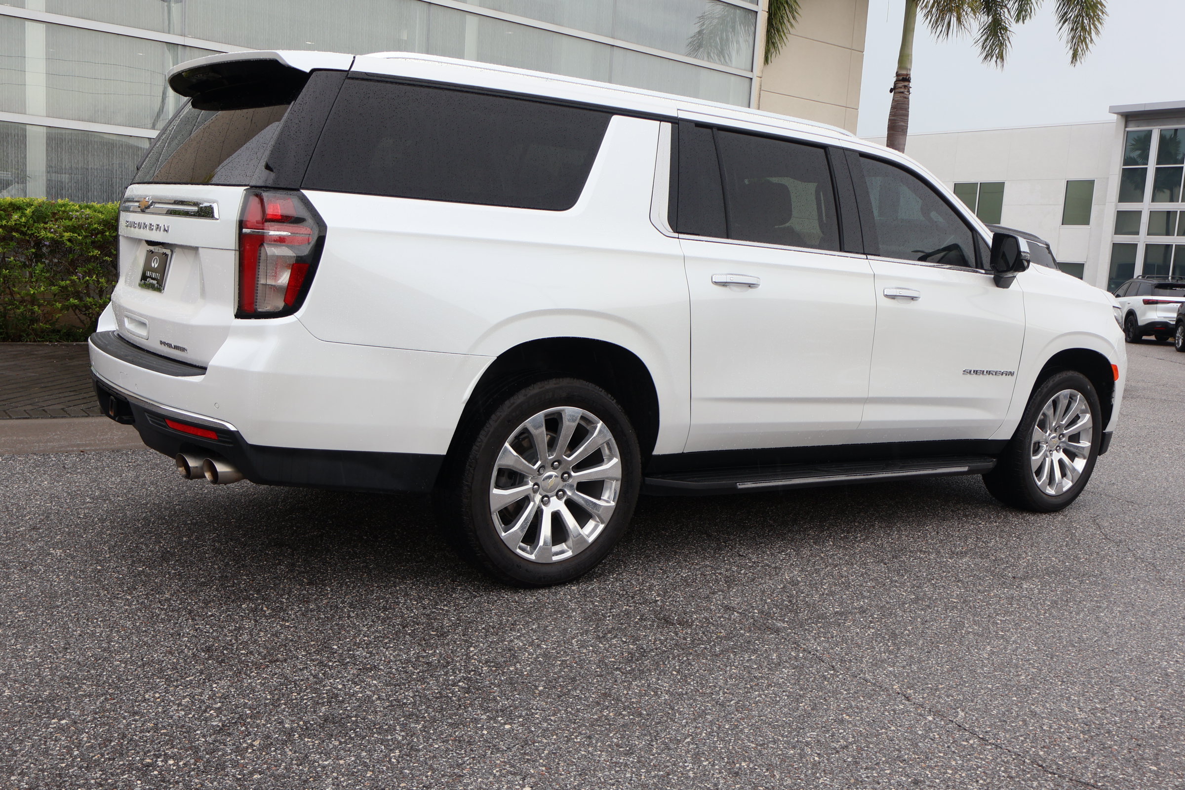 Used 2021 Chevrolet Suburban Premier w/ Premium Package RWD image 10