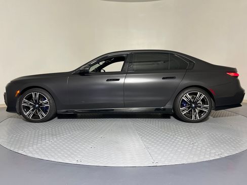 Used 2023 BMW 740i image 21